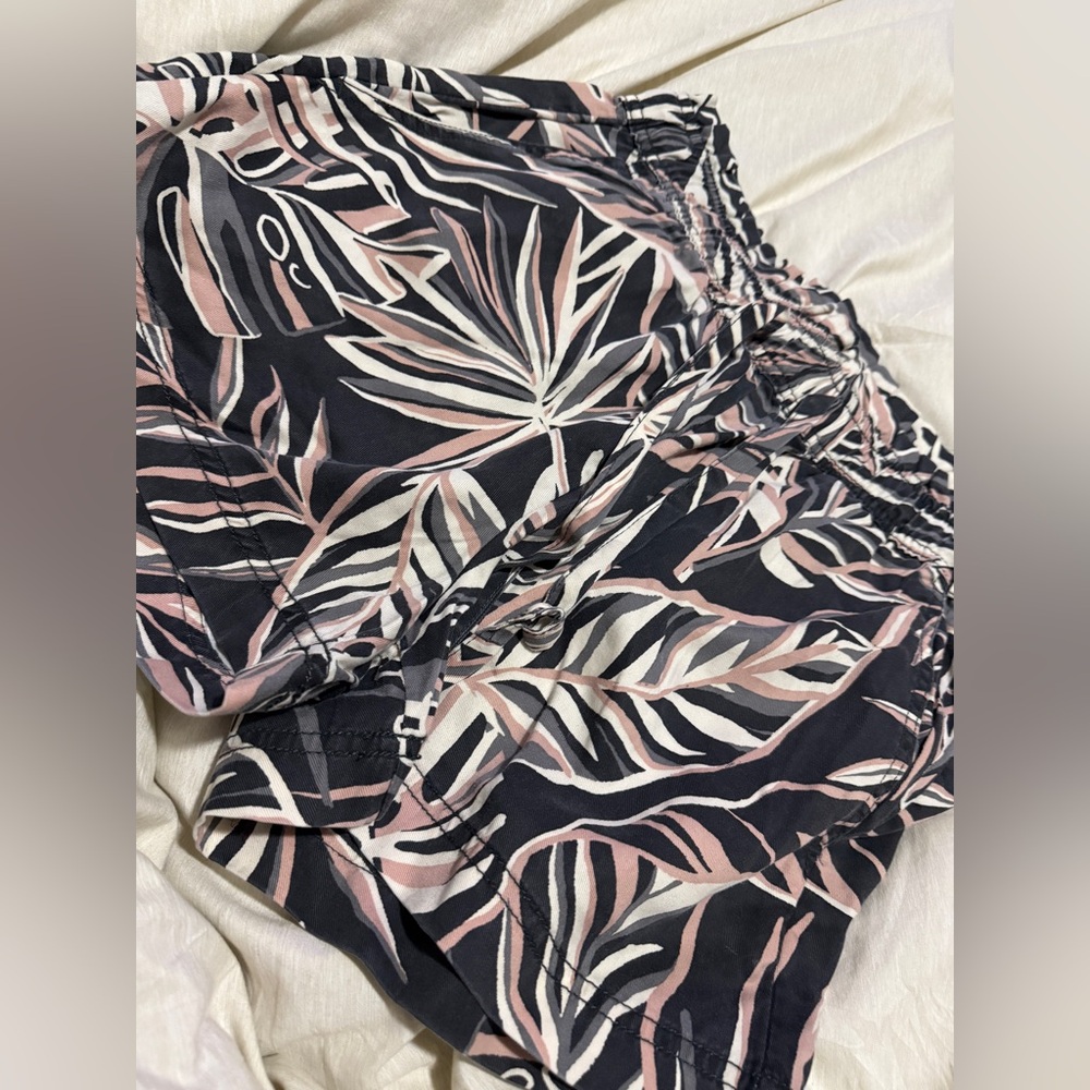 Nicole Miller Black and Tan Leaf Print Shorts